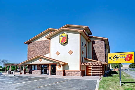 Super 8 by Wyndham Roseville/Detroit Area