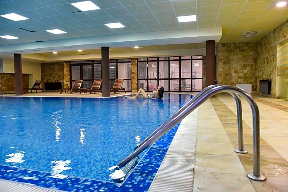 Royal Bansko - Family Apart Hotel With All Inclusive Light or HB&Drinks and Hot Pool & Jacuzzis