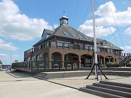 Boathouse Hotel