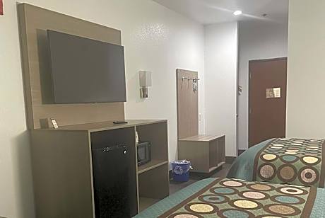 2 Queen Beds, Mobility/Hearing Accessible Room, Bathtub w/ Grab Bar, Non-Smoking