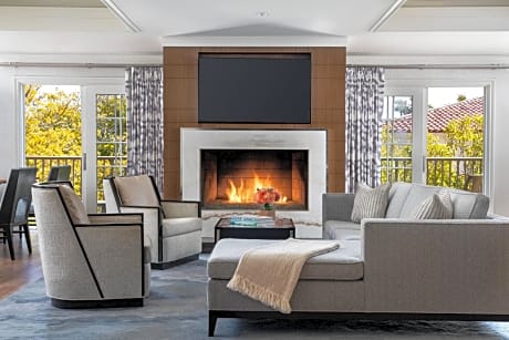 Club Level King or Double Room with Garden View
