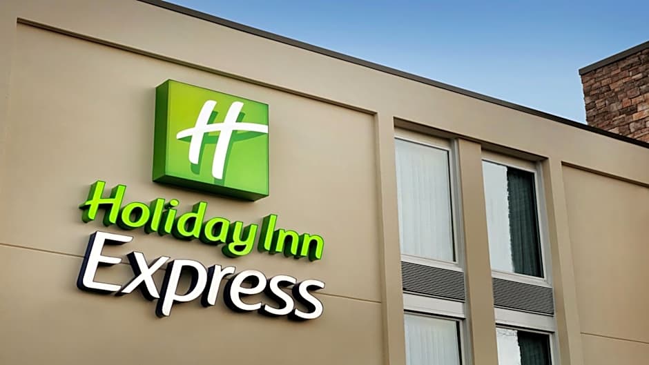 Holiday Inn Express Williamsbrg Busch Gardens Area By IHG
