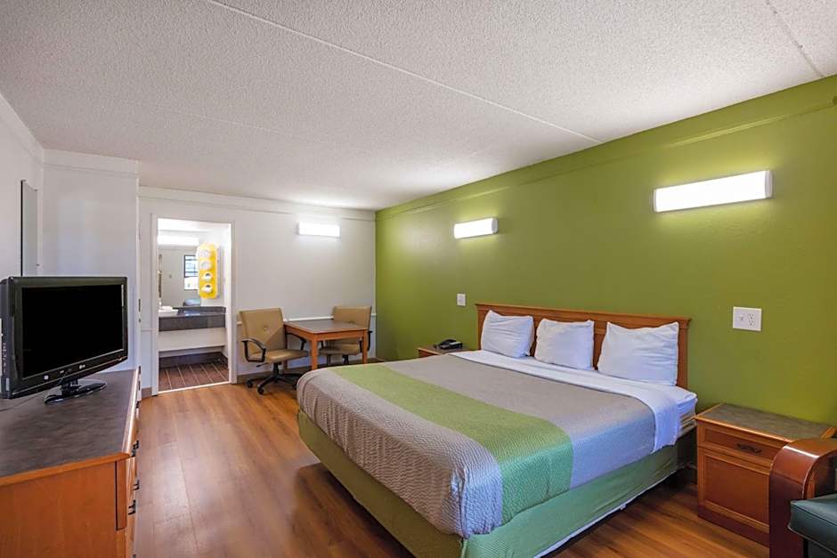 Motel 6-Knoxville, TN