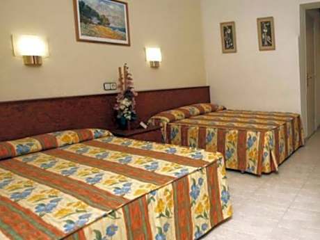 Family Room (4 adult)
