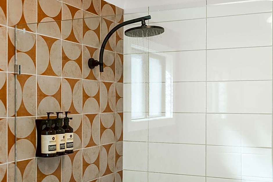 The Queens Gladstone