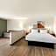 Spark by Hilton Freeport