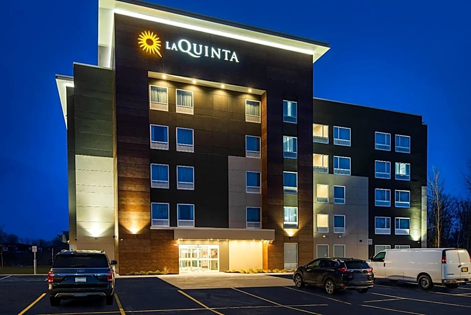 La Quinta Inn & Suites by Wyndham Buffalo Amherst