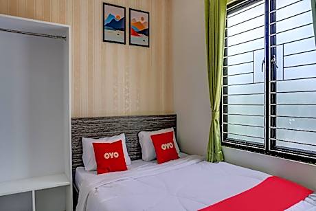 OYO 90940 Guesthouse Colombus G12