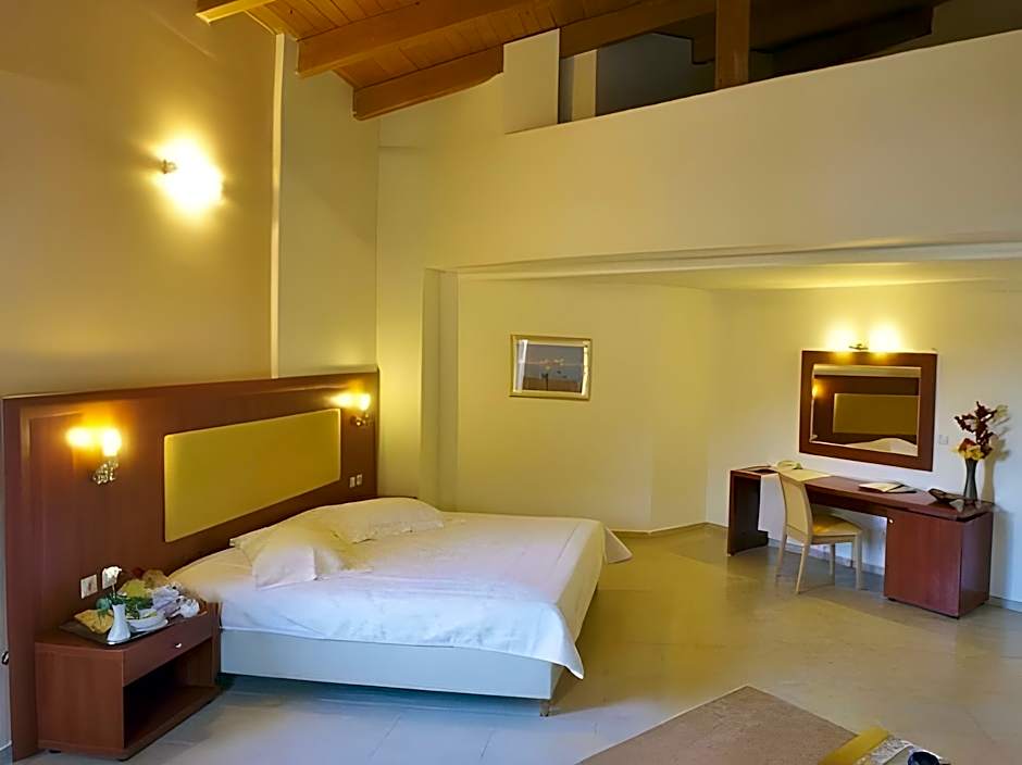 PARNIS PALACE HOTEL SUITES