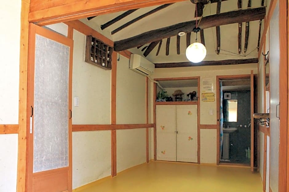 Hanulgiwa Hanok Stay