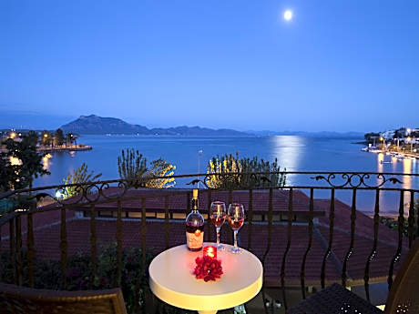 Double Room with Balcony and Sea View