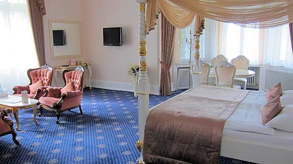 Photo 1 of 8 of Suite