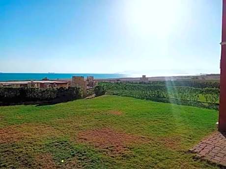 لاسرينا عيون موسي راس سدر أرضي بجاردن فيو بحر وعلي البيسين للعائلات فقط