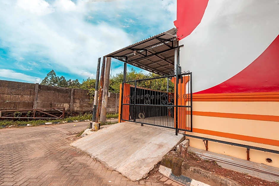 OYO 3132 Mahkota Sivali