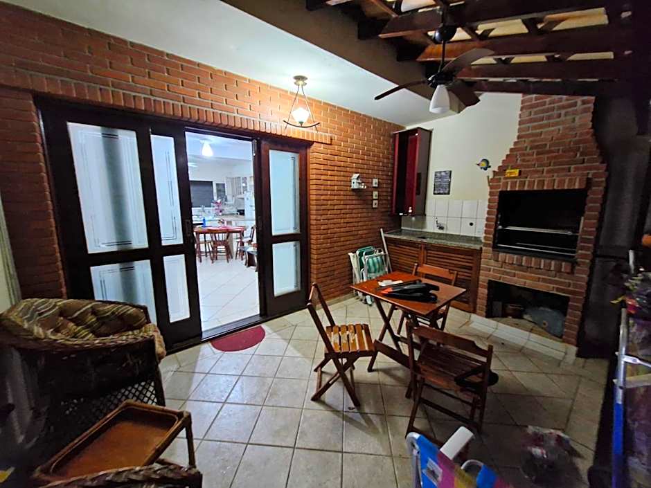 Sobrado em condomínio quase pé na areia em Juquehy