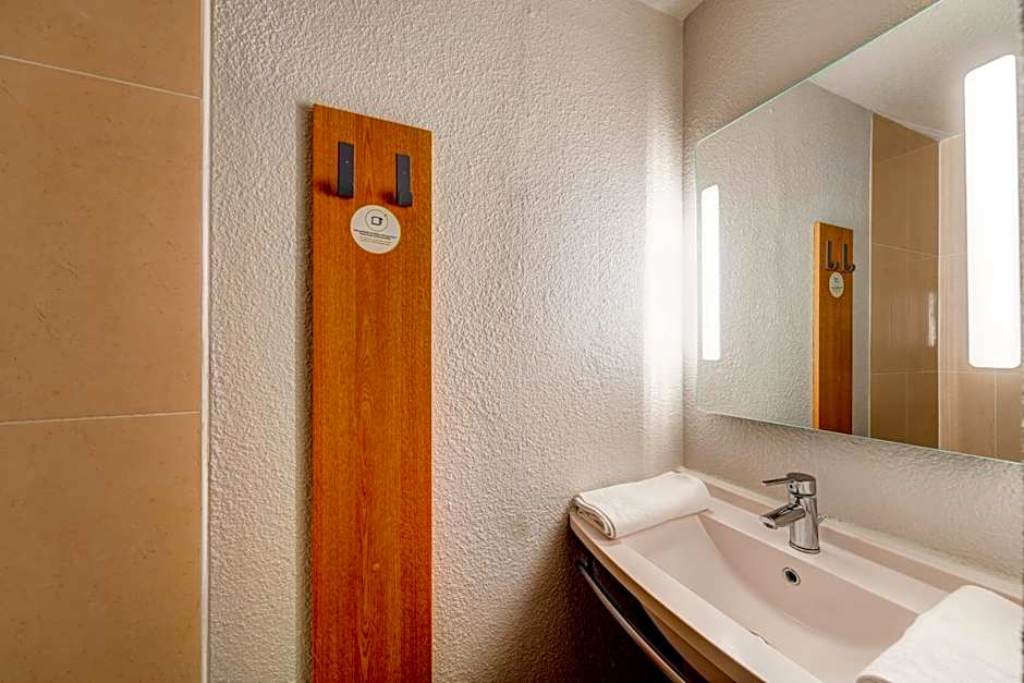 B&B Hôtel SAINT-WITZ