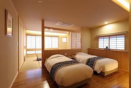 Deluxe Room with Tatami Area and Private Bathroom