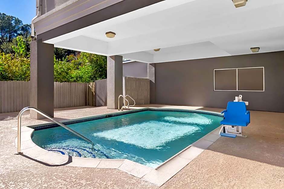 Sonesta Essential IAH Airport JFK Boulevard - Newly Renovated
