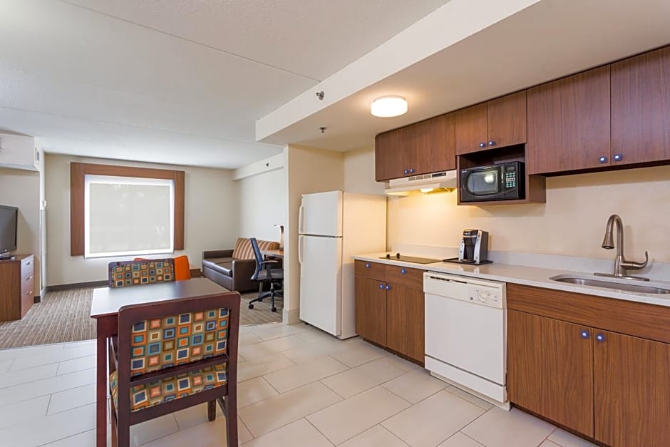 Holiday Inn Express Hotel and Suites Petersburg - Fort Lee