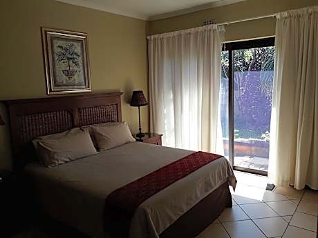 Luxury Garden View Room