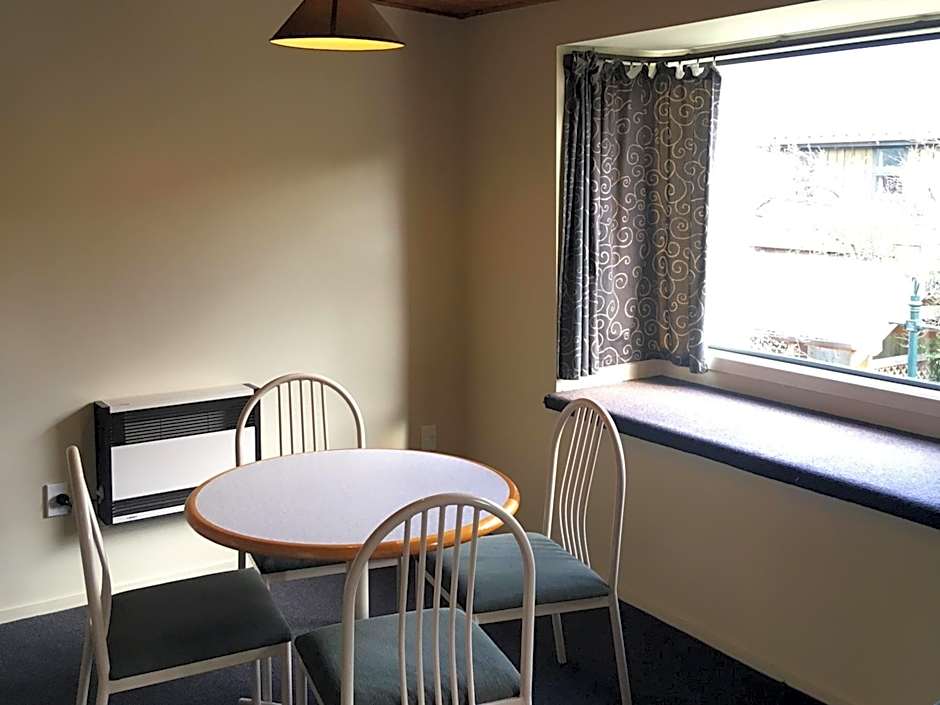 Woodlands Motels And Apartments