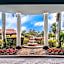 La Quinta Inn & Suites by Wyndham Naples Downtown