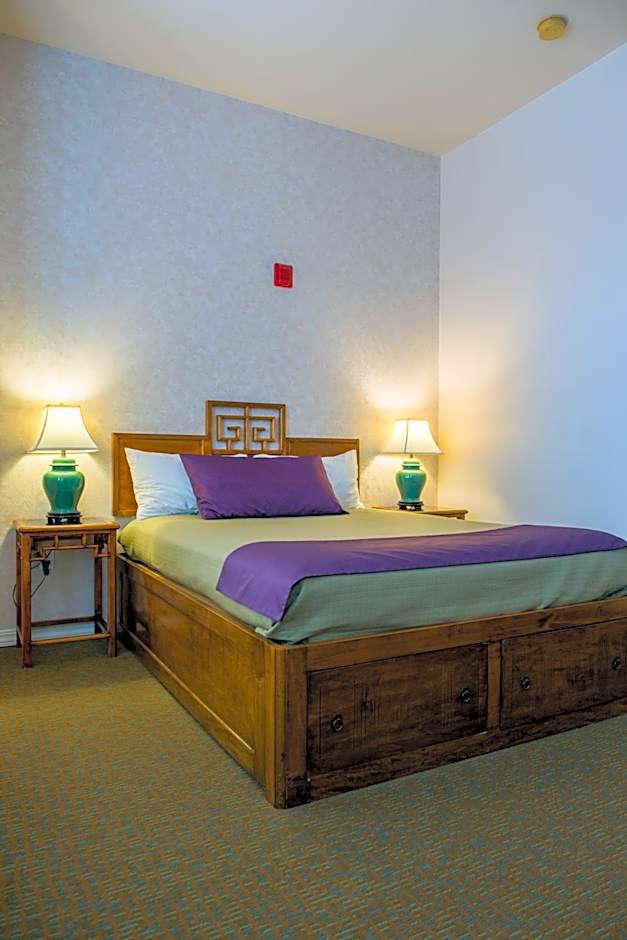 Photo 1 of 13 of 1 Queen Bed