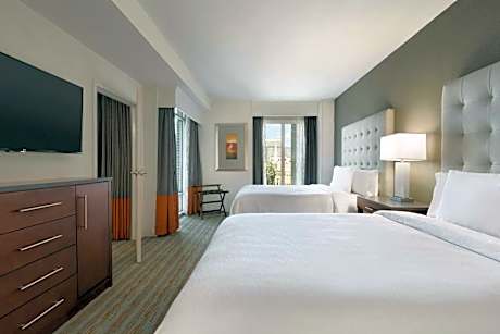 2 Queen 2 Room Suite