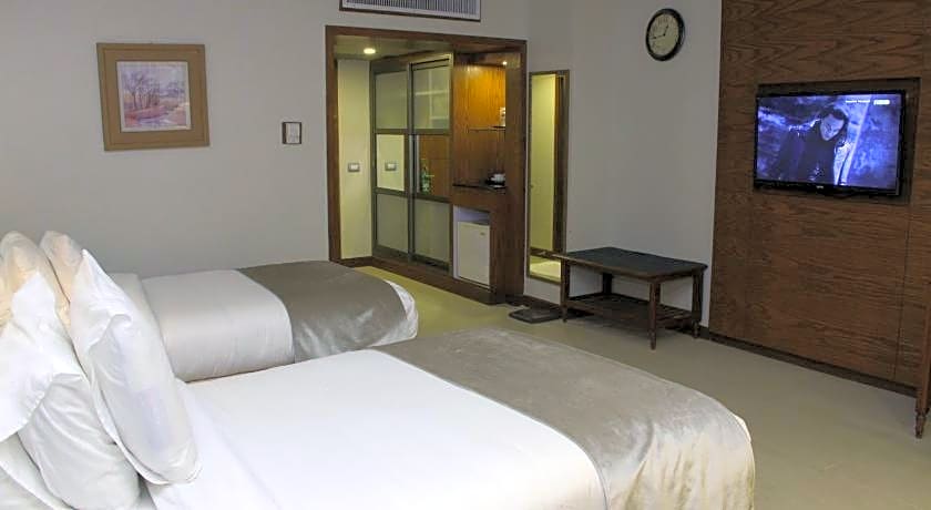 Regent Plaza Hotel & Convention Center