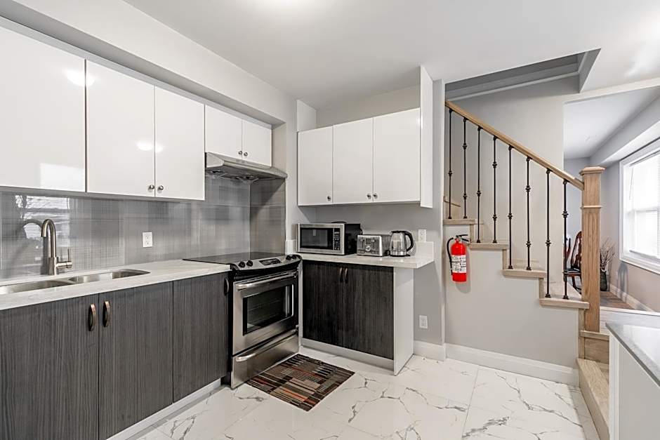 Beautiful renovated home 3 mins drive to Fall