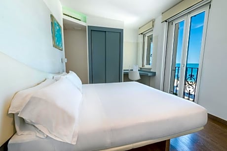 Deluxe Double Room with Sea View without Balcony