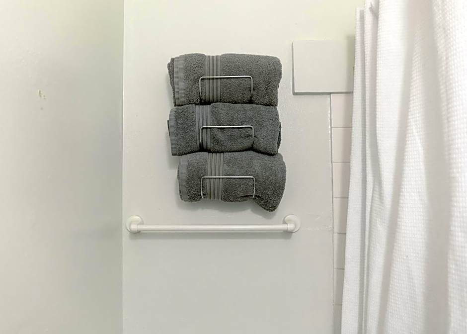 East Side Motel & Cabins