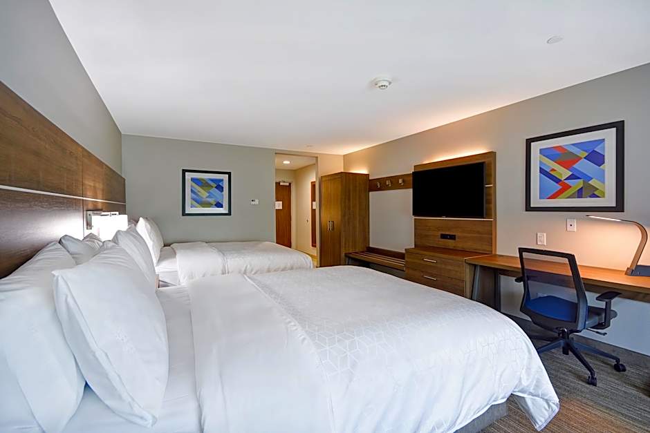Photo 1 of 3 of Standard 2 Queen Beds, Hearing Accessible, Roll in Shower