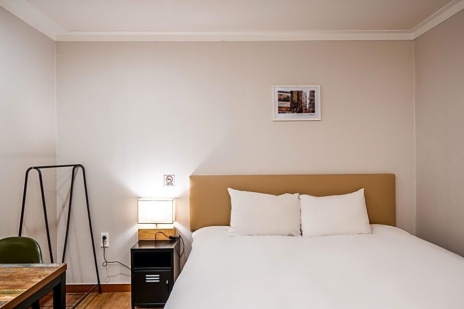 Check Inn Hotel