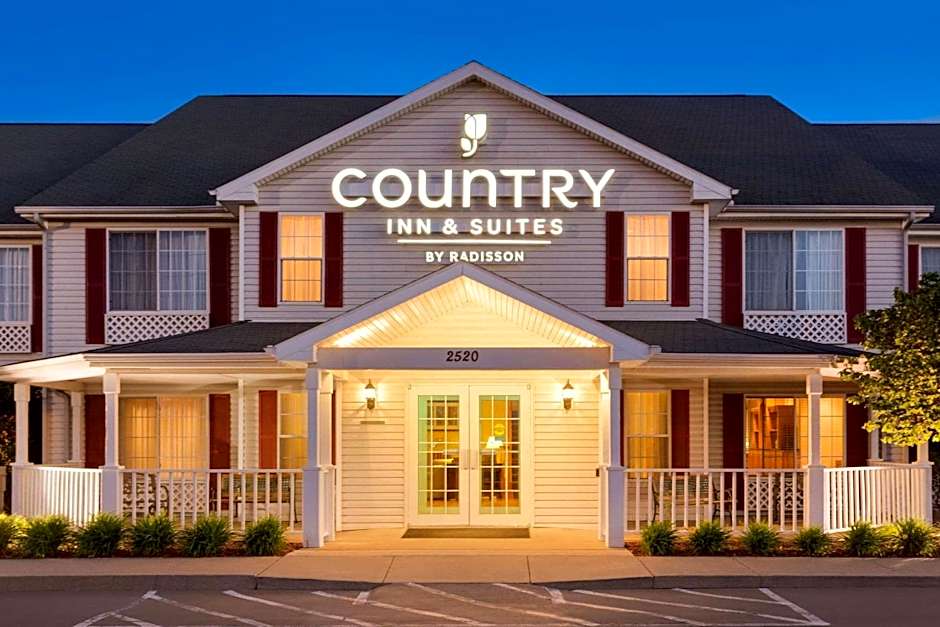 Country Inn & Suites by Radisson, Nevada, MO