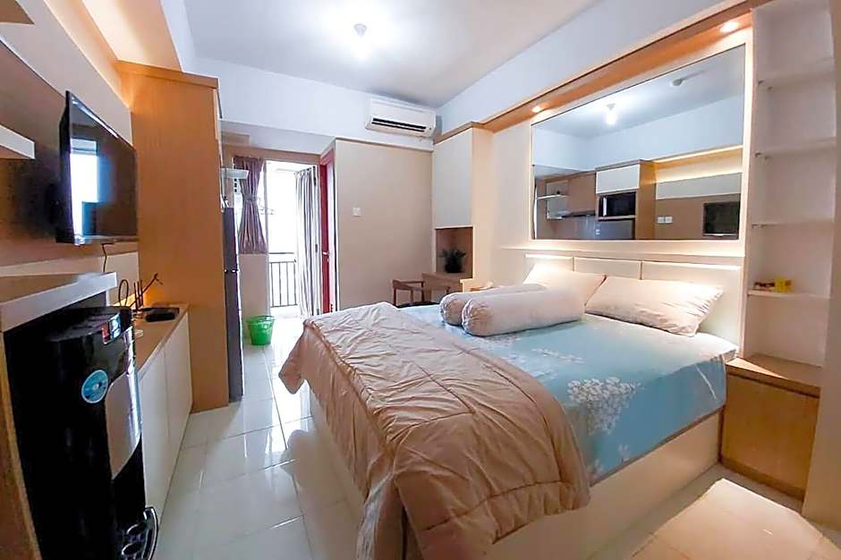RedLiving Apartemen Green Lake View Ciputat - Juragan Rooms Tower B with Fast Wifi