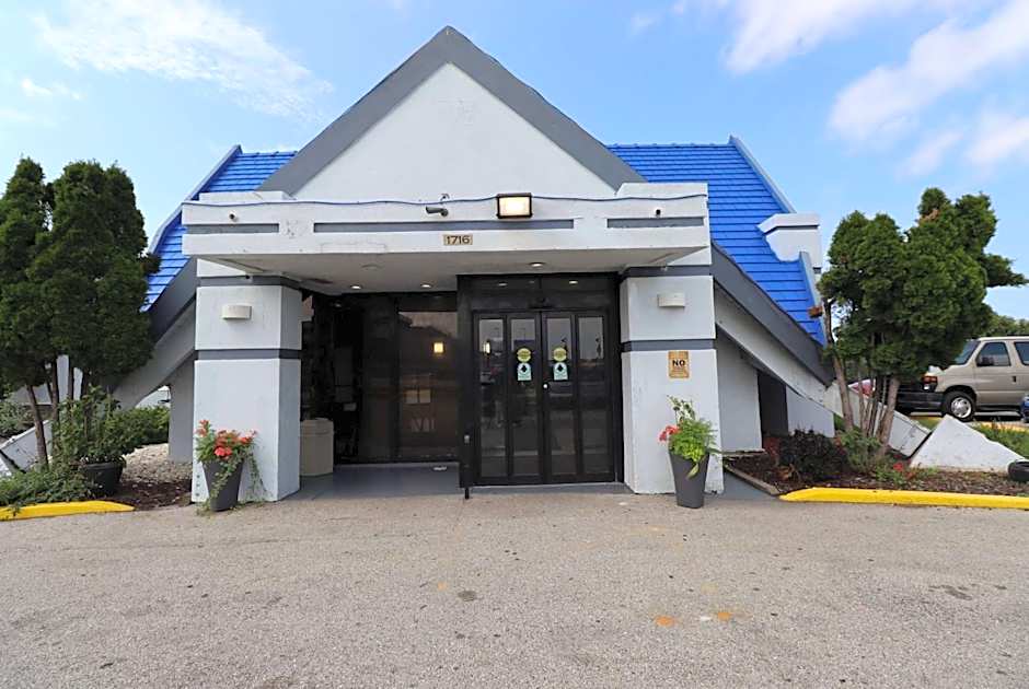 Travelodge by Wyndham Milwaukee