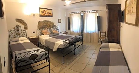 Quadruple Room with Private Bathroom
