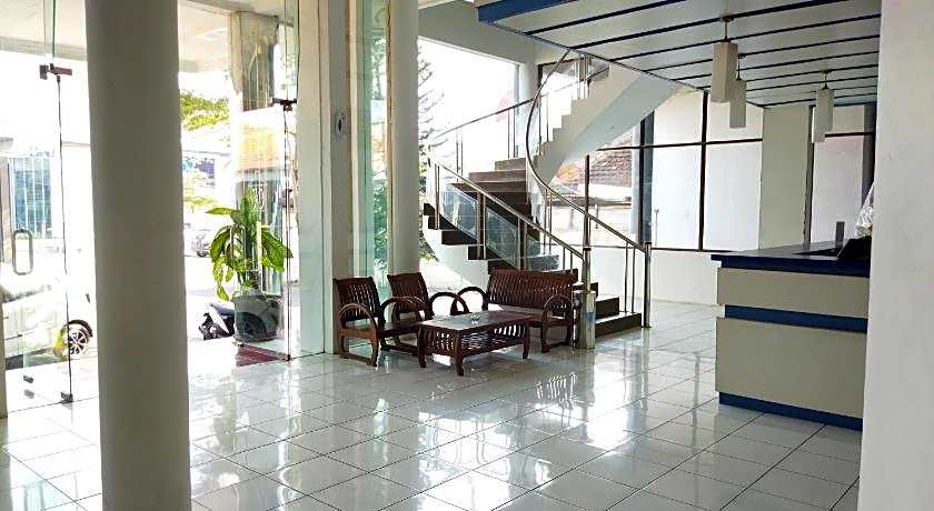 Royal Kencana Hotel powered by Cocotel