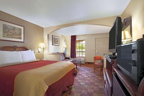 1 King Bed Mobility Accessible Room Non-Smoking