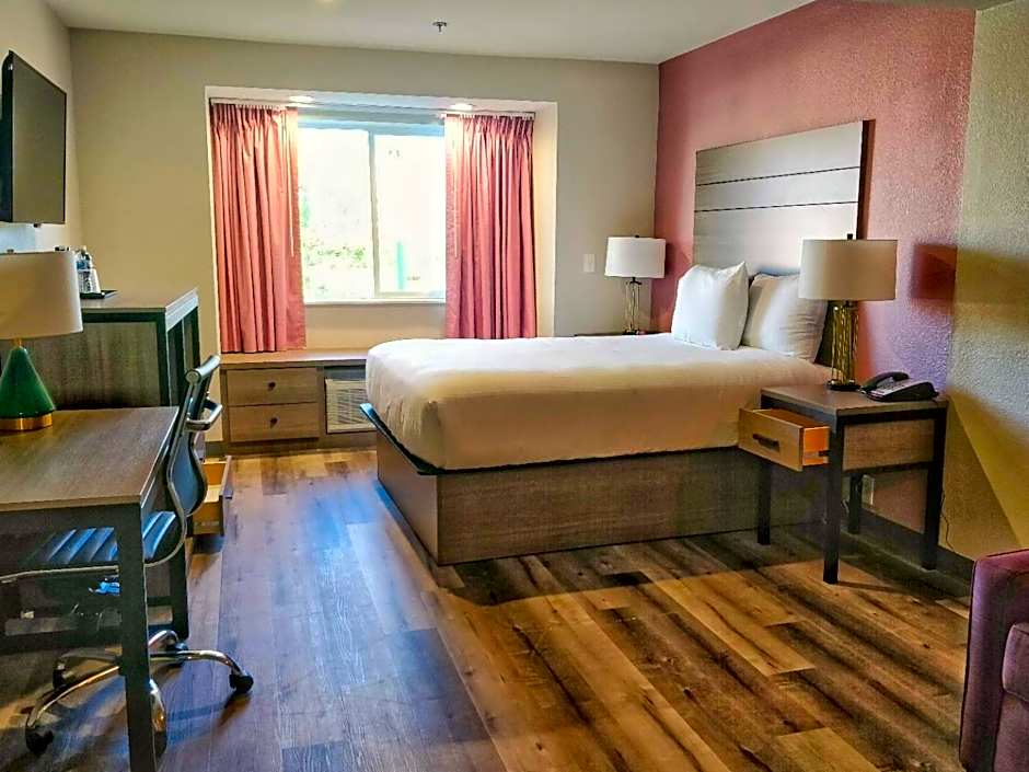 Photo 1 of 4 of 1 Queen Bed Suite
