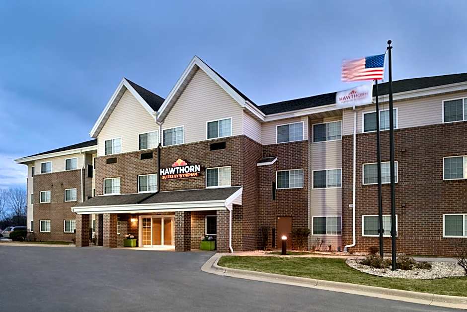 Hawthorn Extended Stay by Wyndham Milwaukee Airport