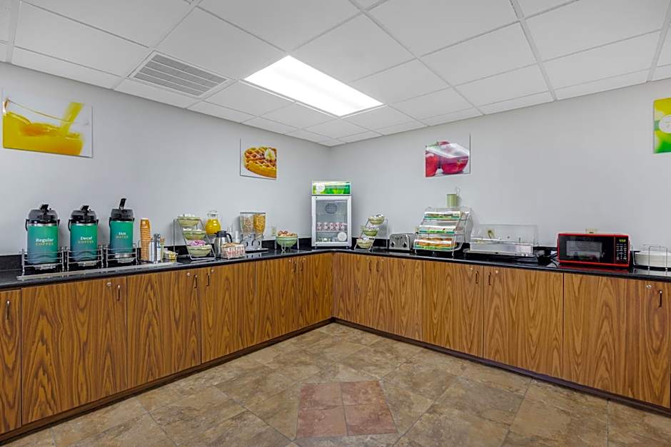 Quality Inn & Suites Monterey I-40