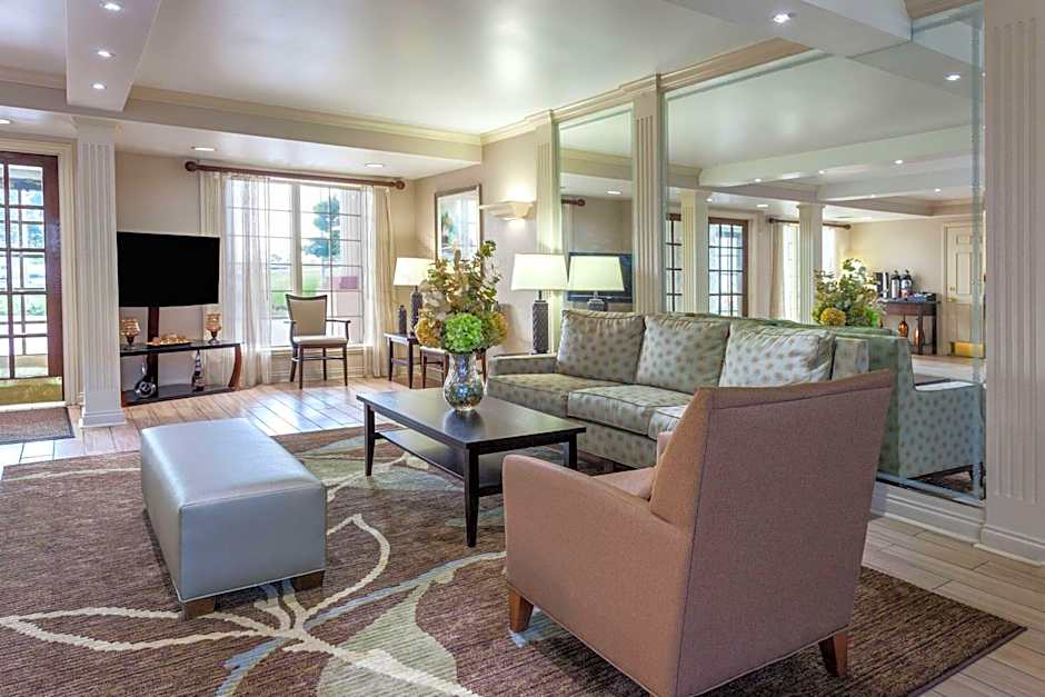 Days Inn & Suites by Wyndham Roseville/Detroit Area