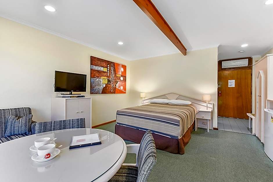 William Macintosh Motor Lodge