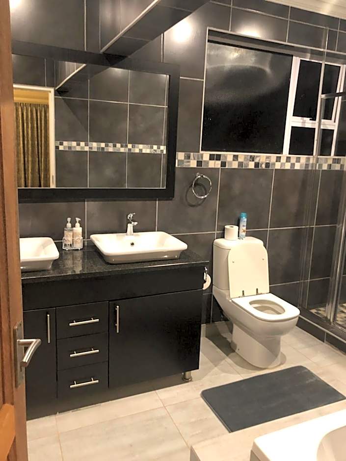 8 on Acacia Guesthouse