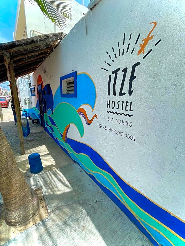 Itzé Hostel