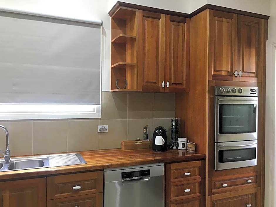 Noah's Stanley Luxury Bed and Breakfast