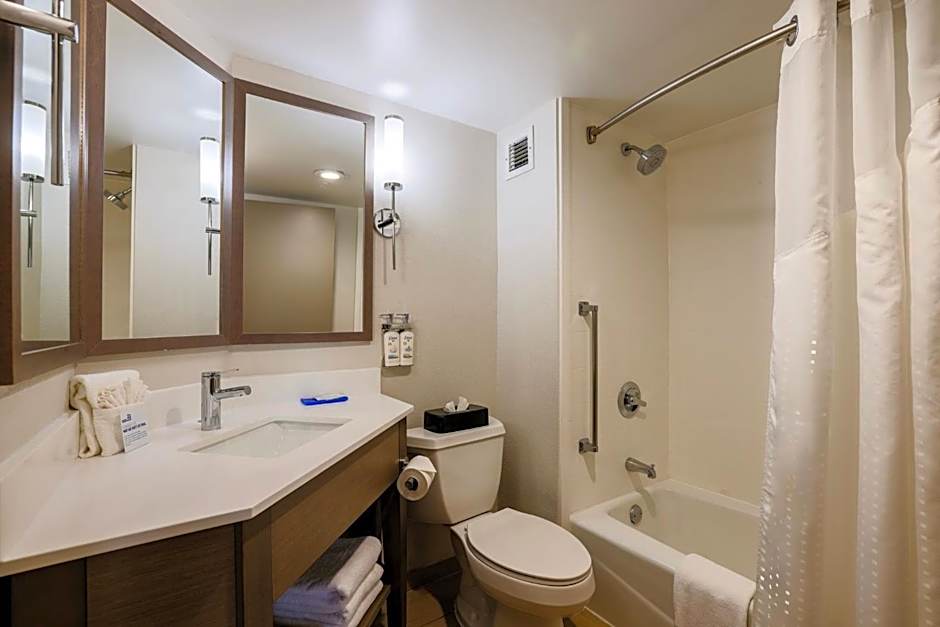 Holiday Inn Express Burlington By IHG