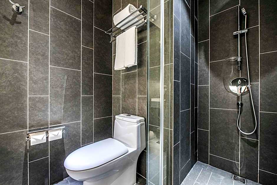 Q-Box Hotel Shanghai Sanjiagang